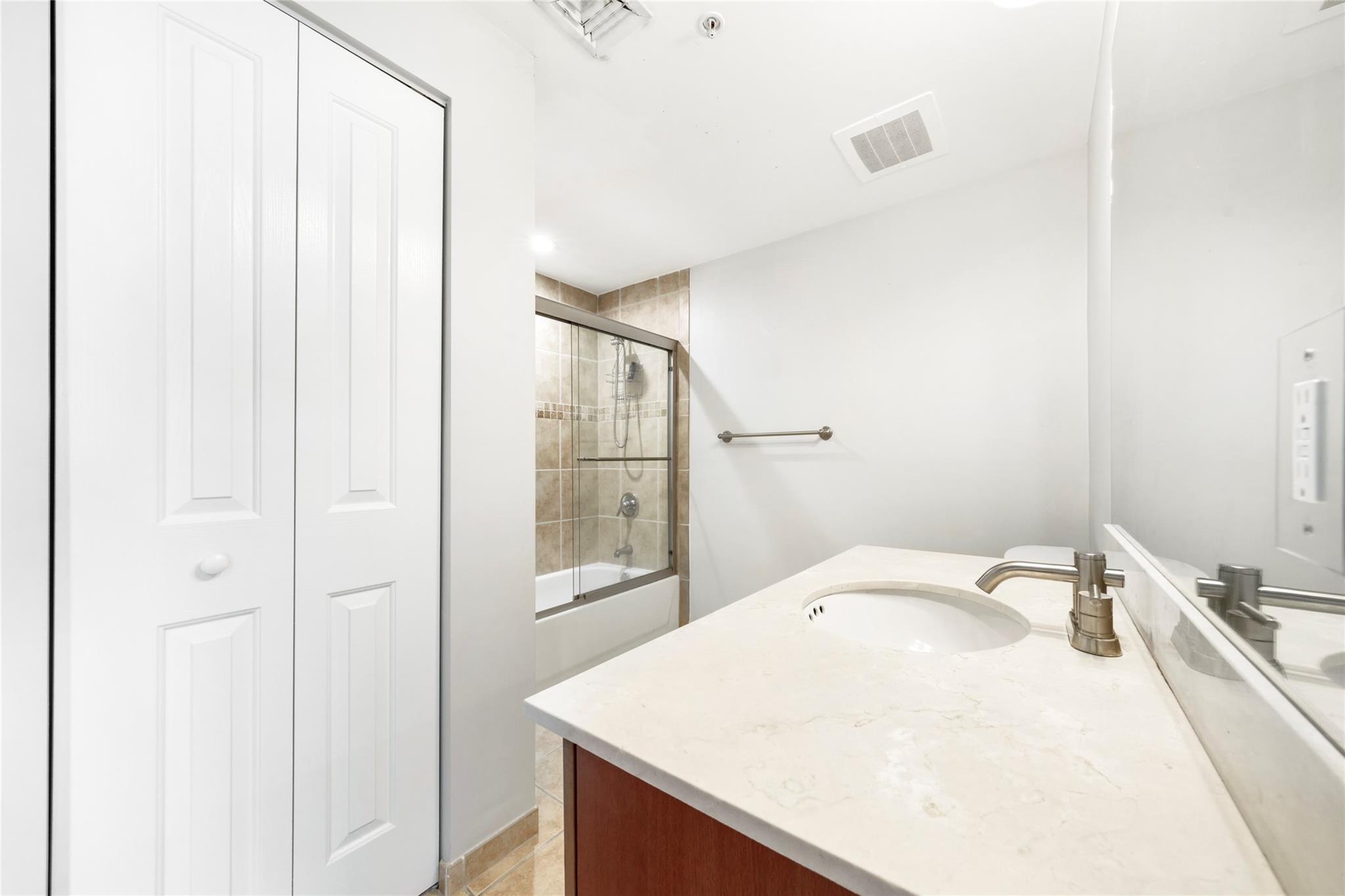 511 SE 5th Ave 1116