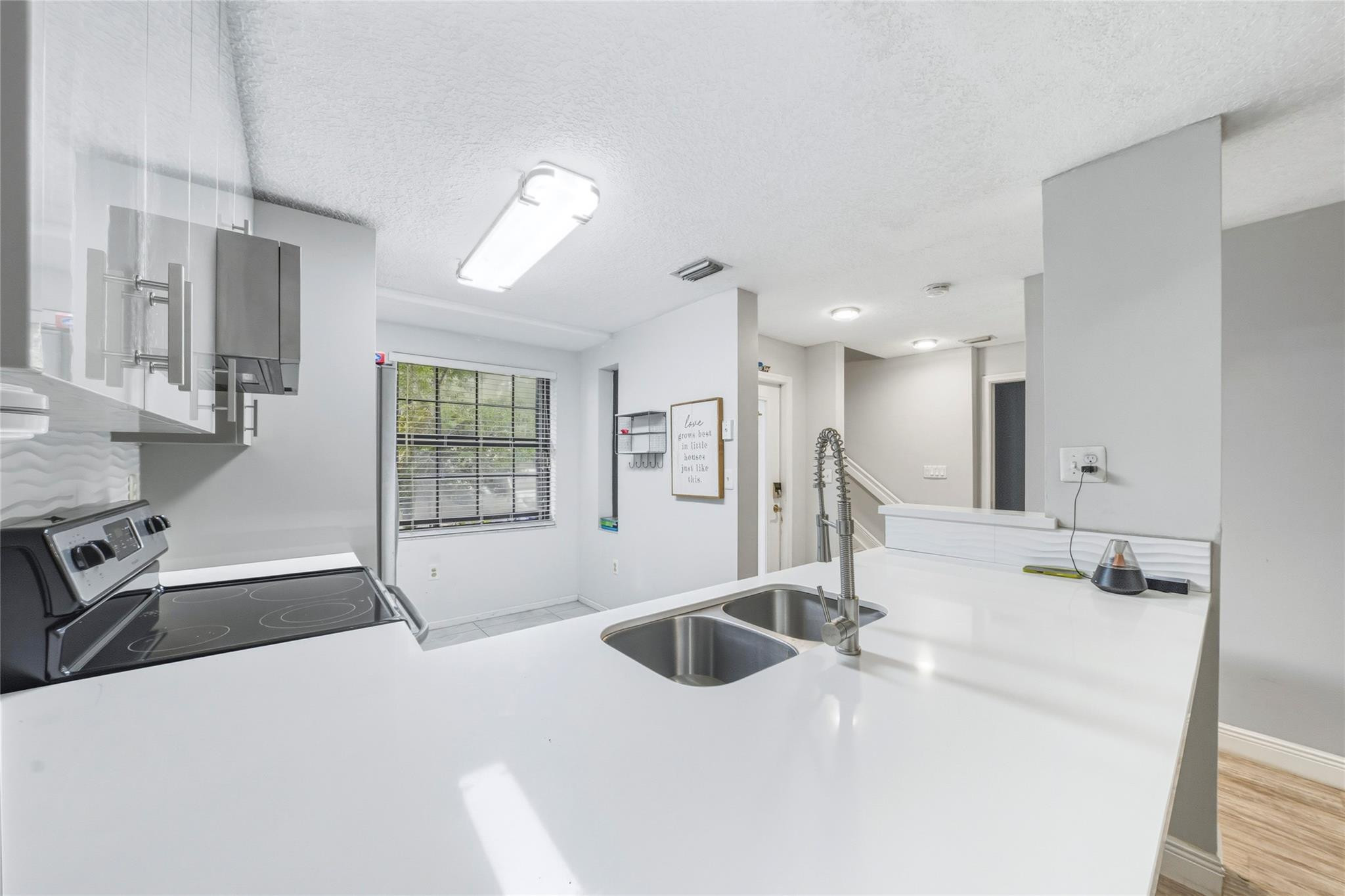 214 City View Dr