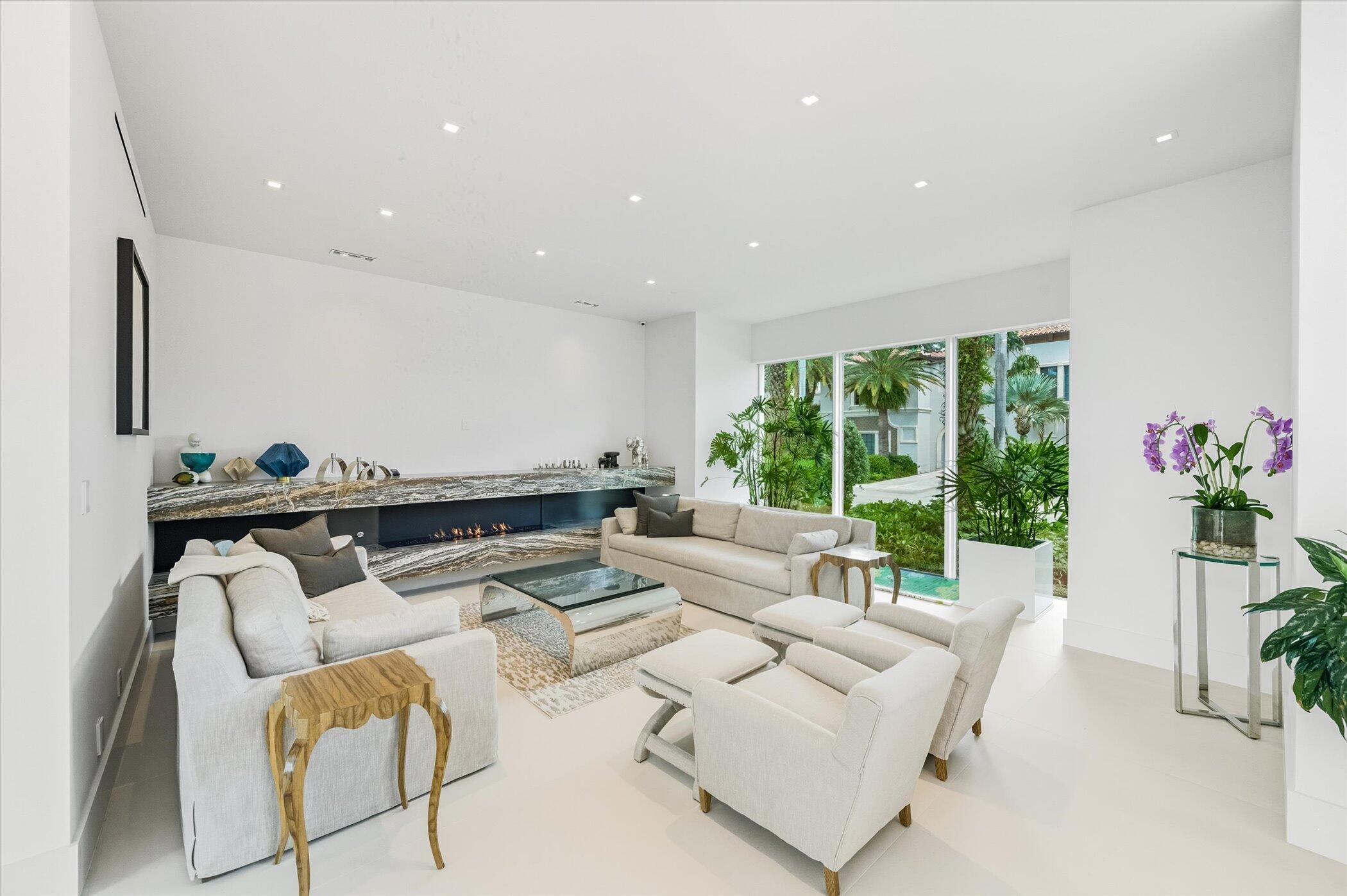 14 N Isla Bahia Dr