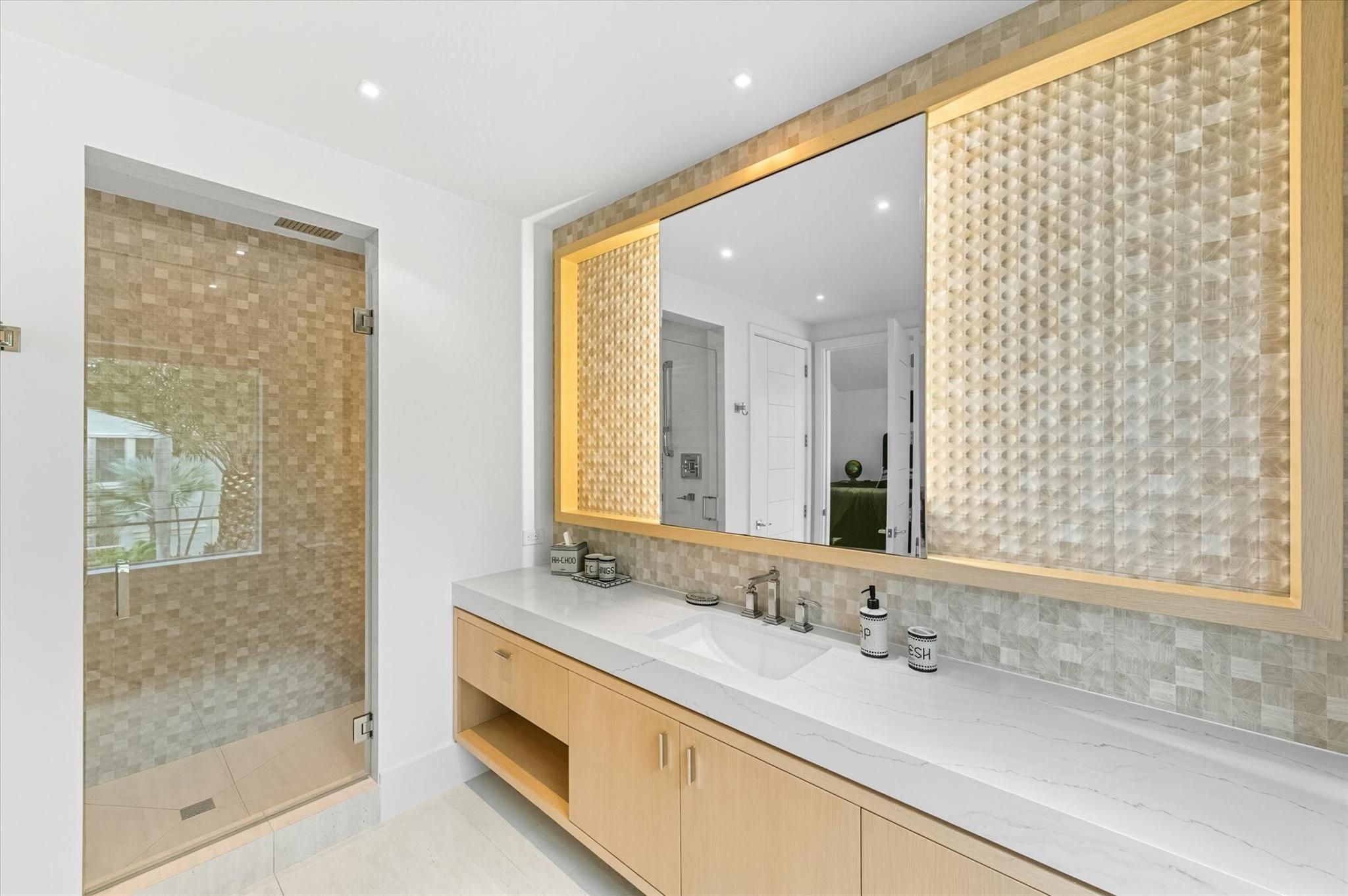 14 N Isla Bahia Dr