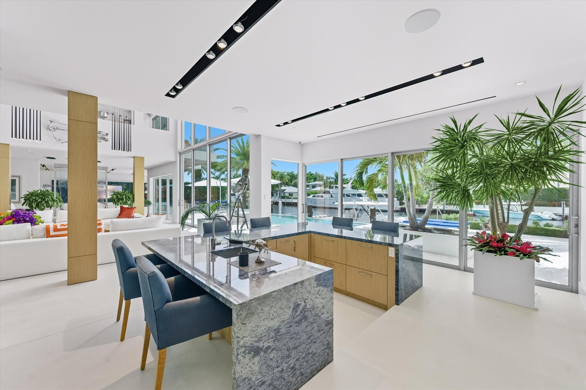 14 N Isla Bahia Dr