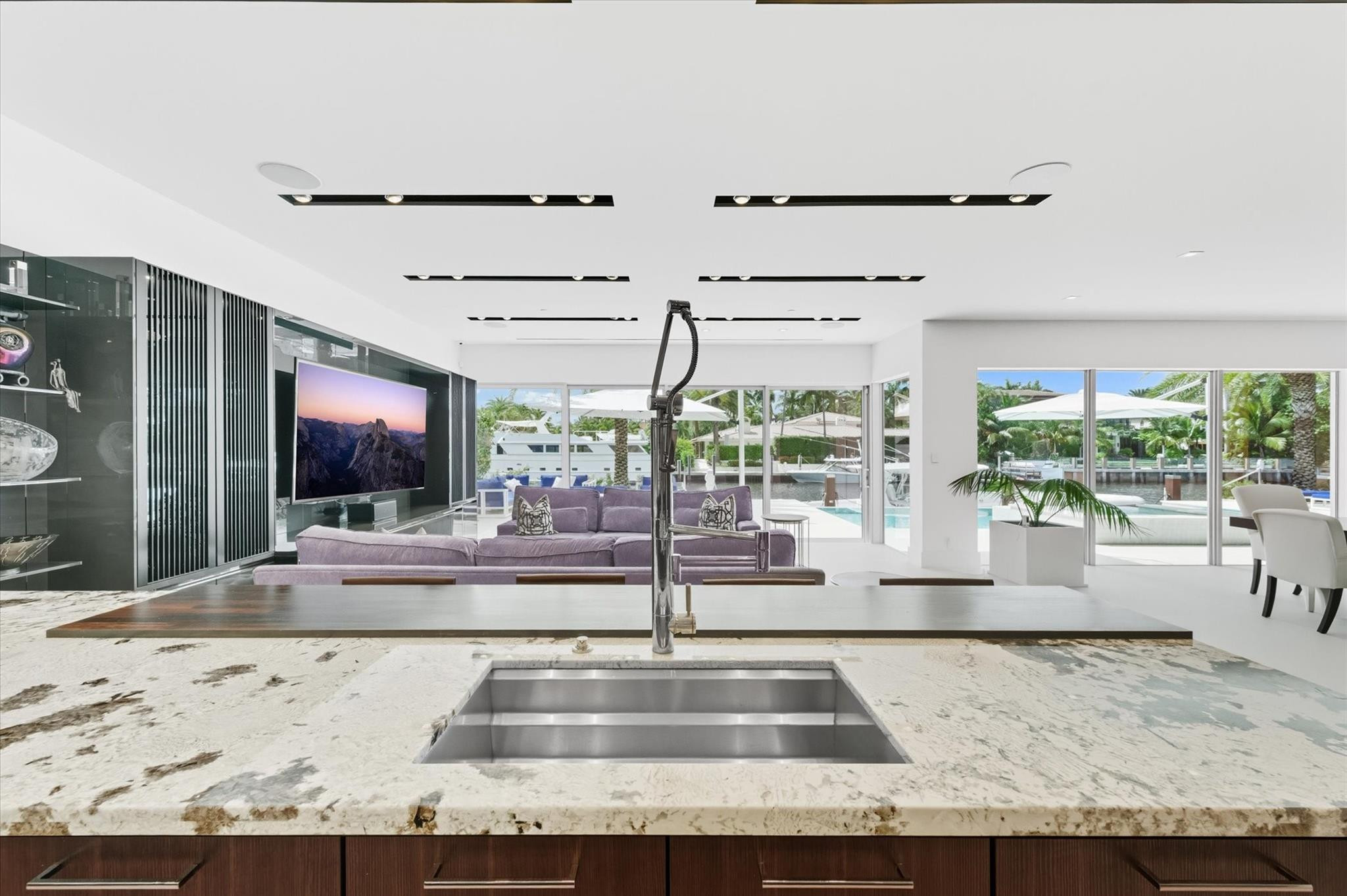 14 N Isla Bahia Dr
