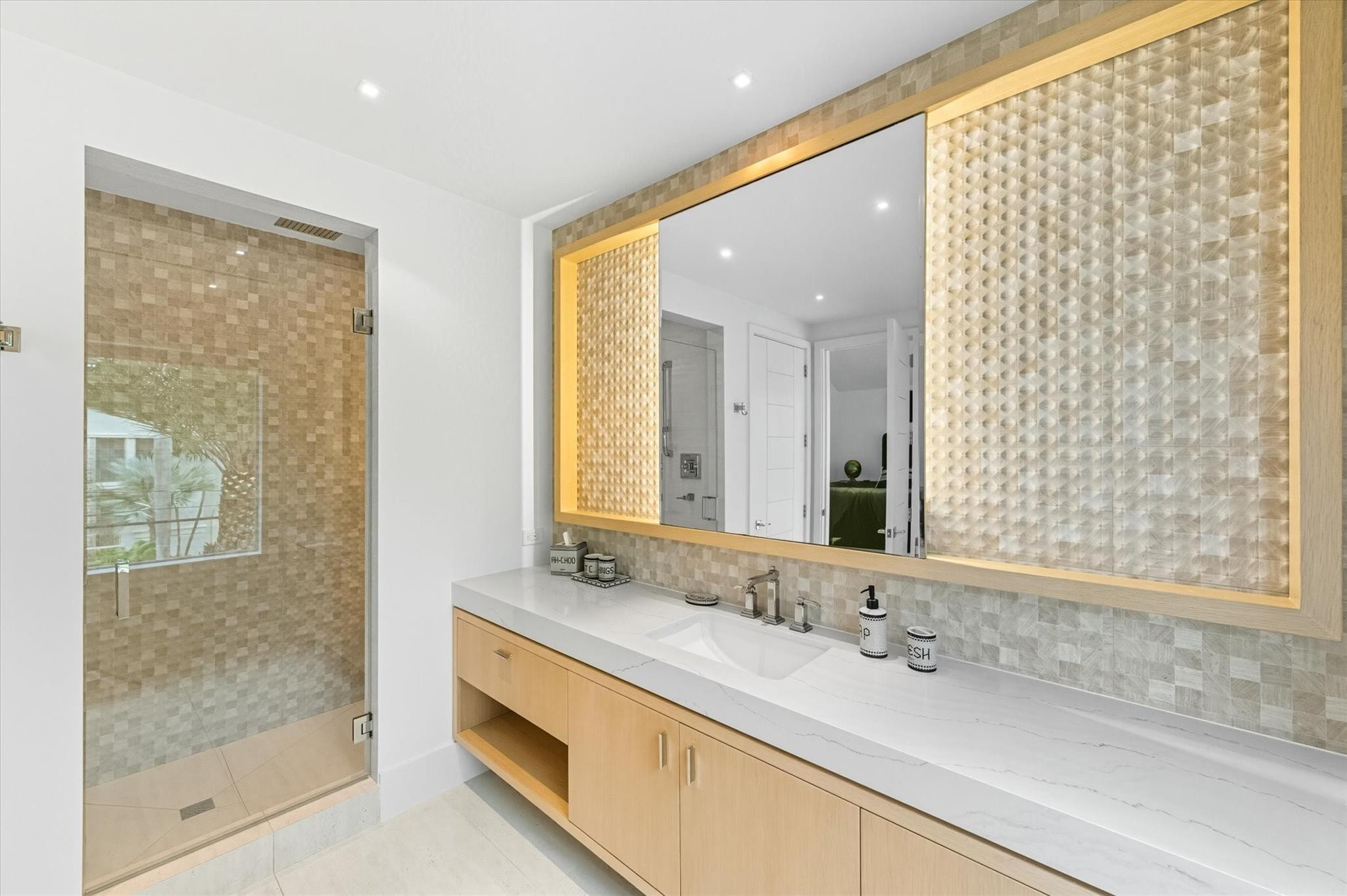 14 N Isla Bahia Dr