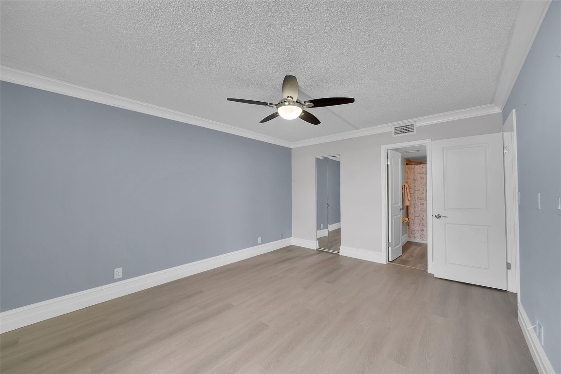 116 Lake Emerald Dr 401