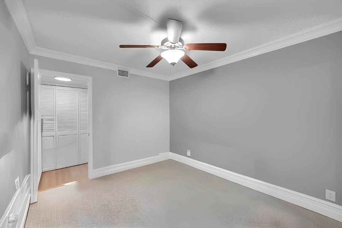 116 Lake Emerald Dr 401