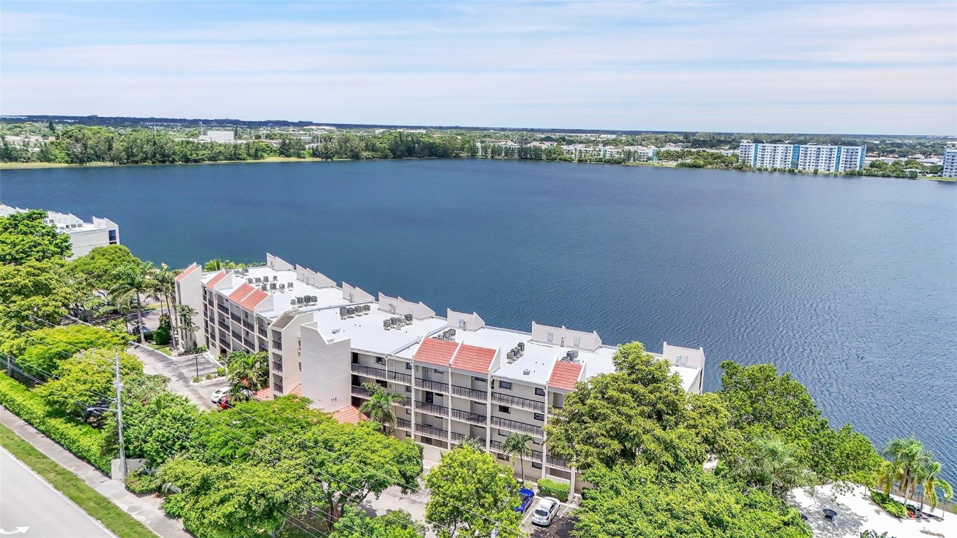 116 Lake Emerald Dr 401