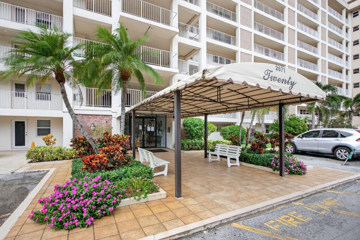 2671 S Course Dr 206