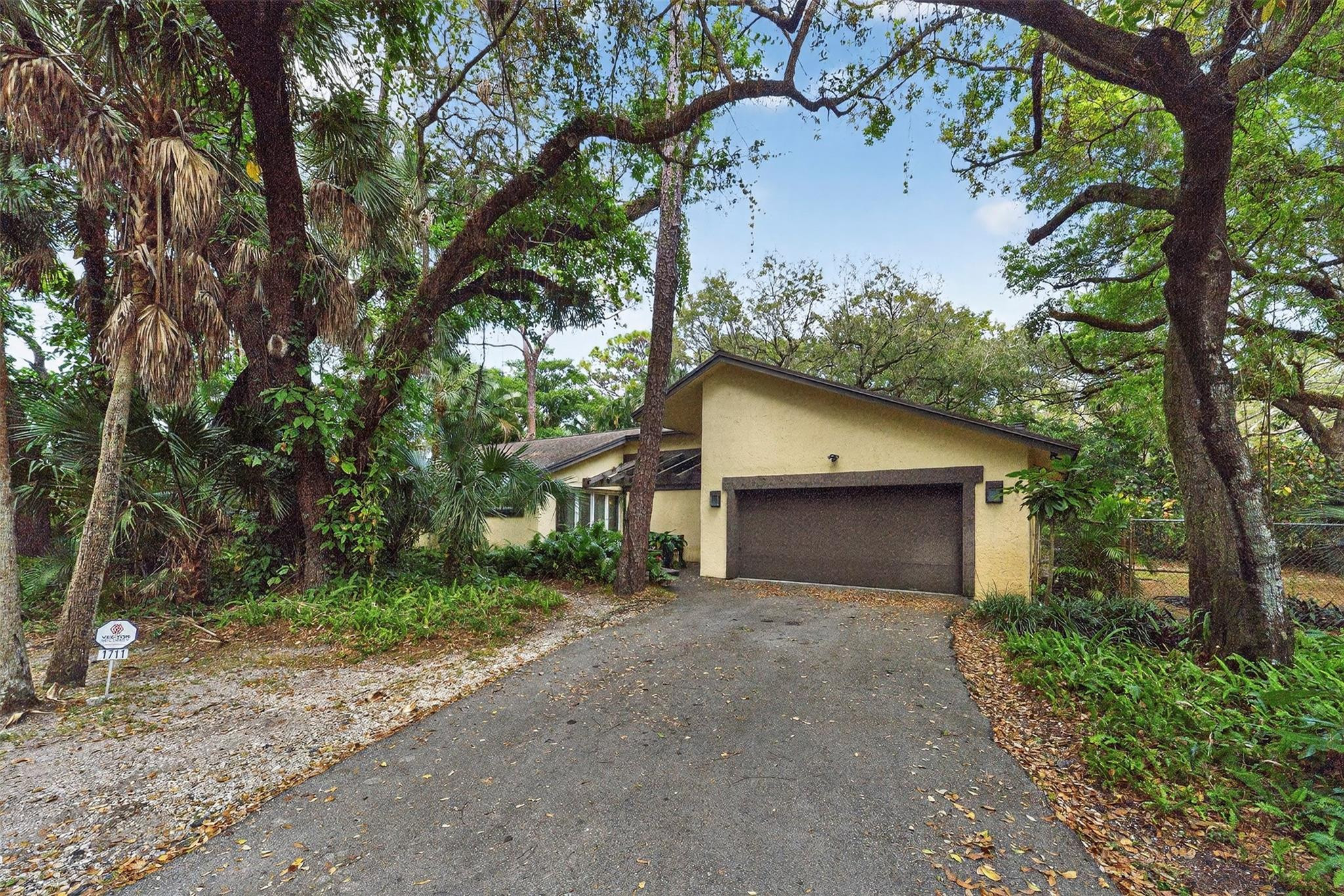 1711 SW 30th Pl