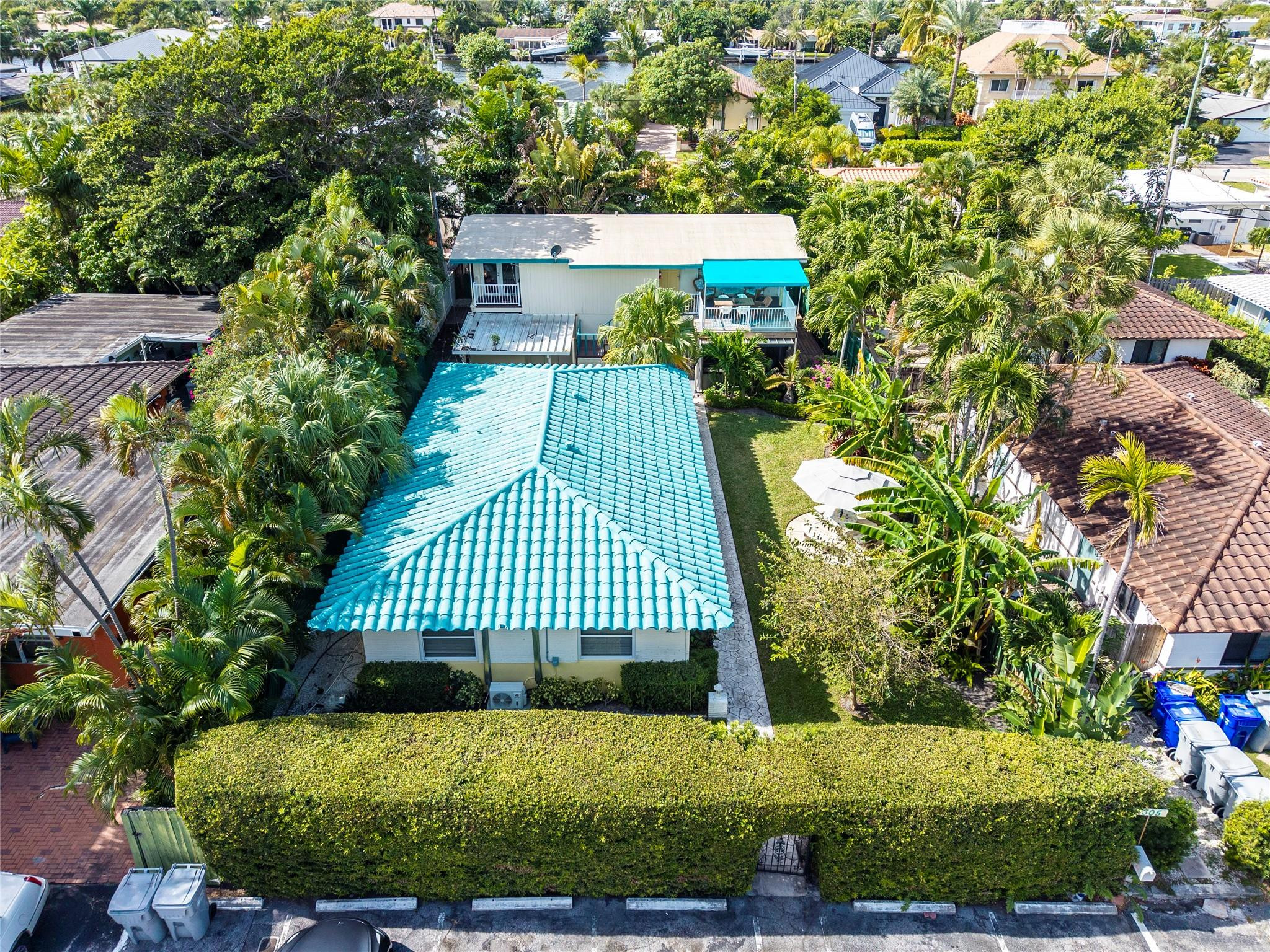 305 Hibiscus Ave