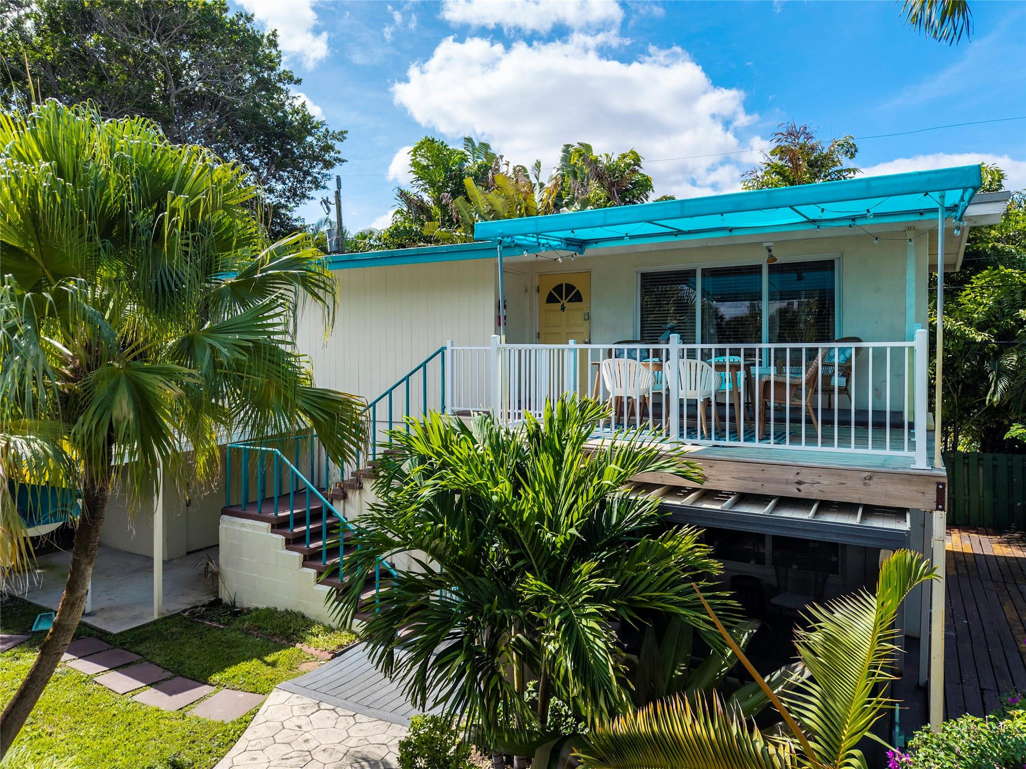 305 Hibiscus Ave