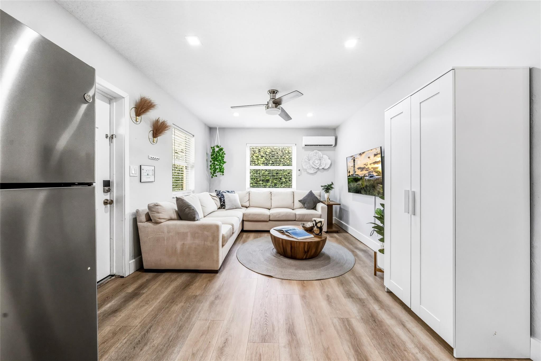 305 Hibiscus Ave
