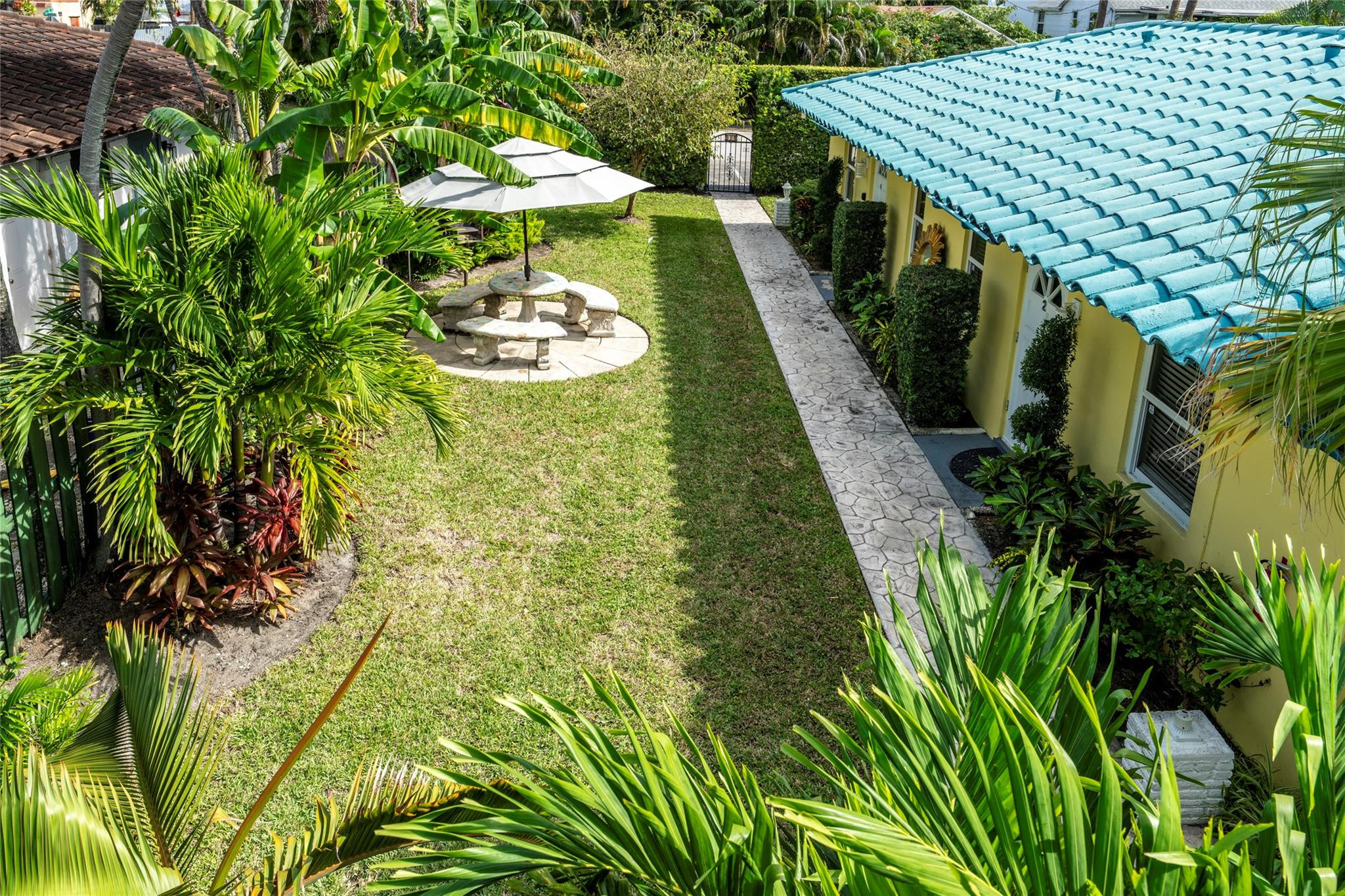 305 Hibiscus Ave