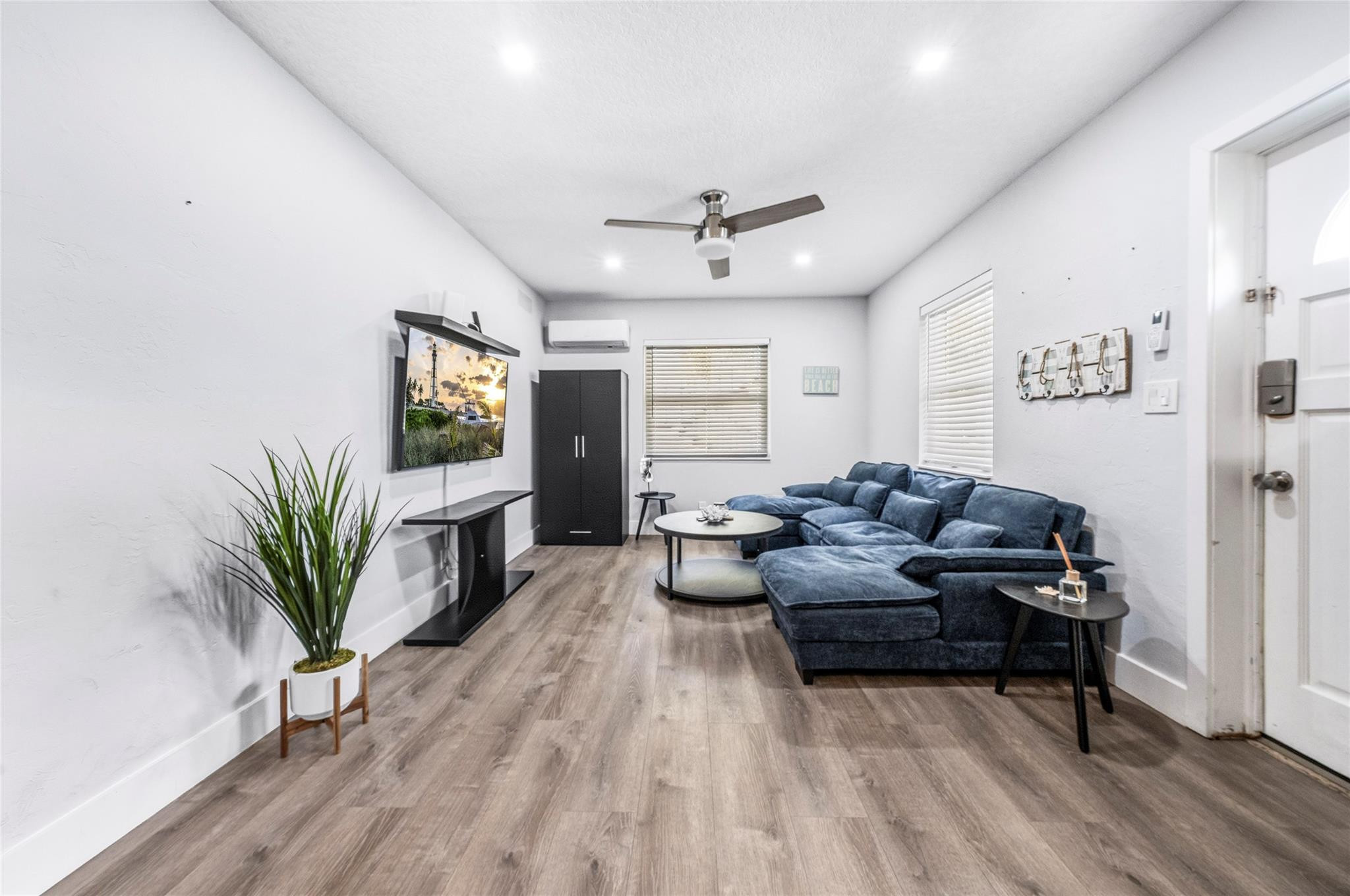 305 Hibiscus Ave