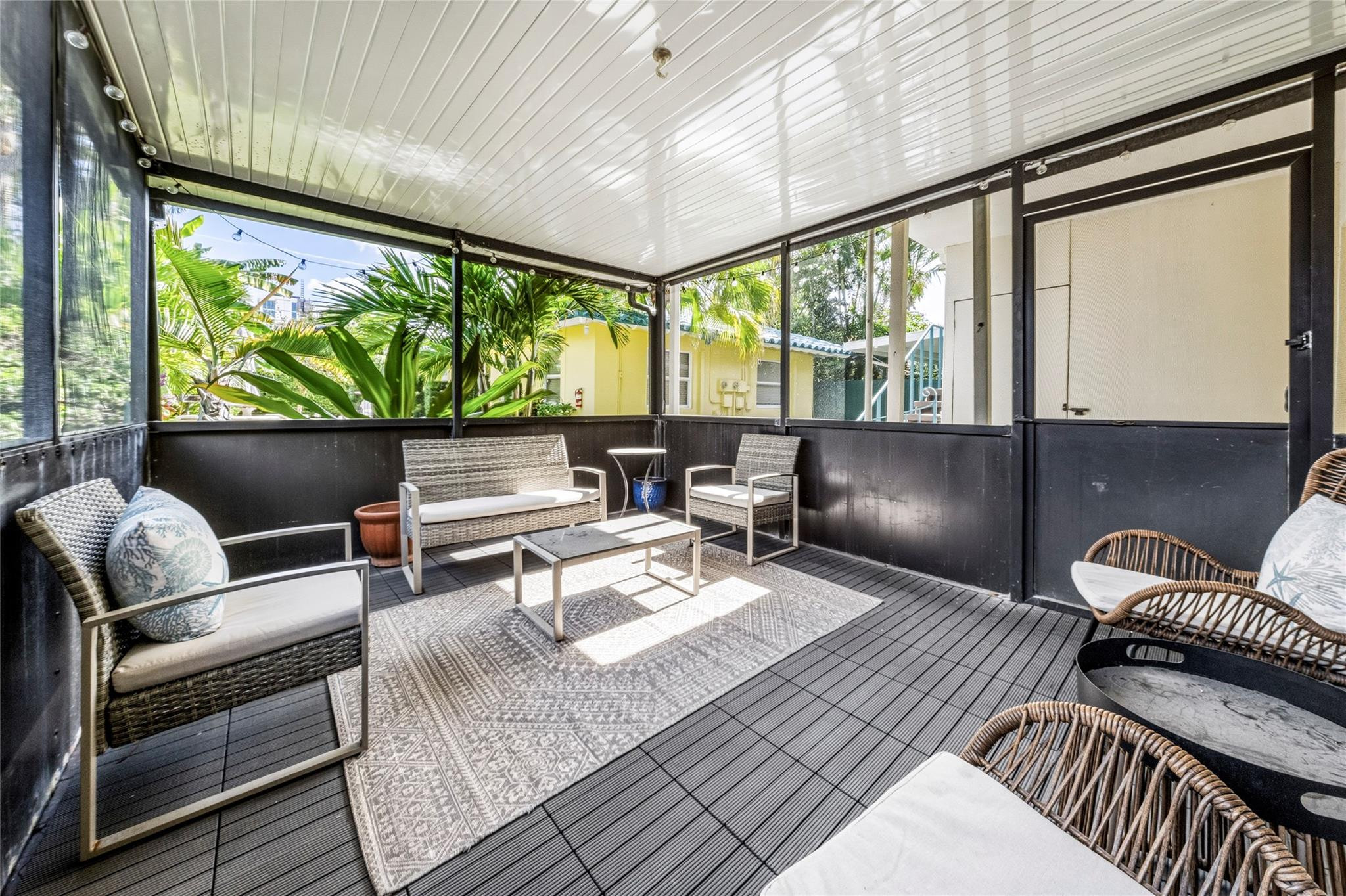 305 Hibiscus Ave