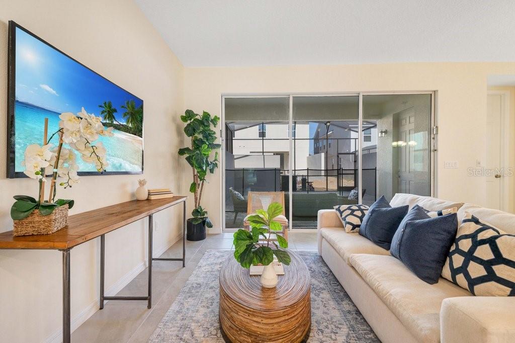 1858 TROPICAL PALMS CIRCLE