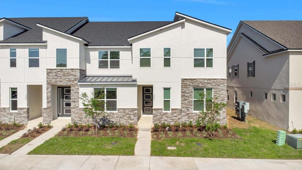 1858 TROPICAL PALMS CIRCLE