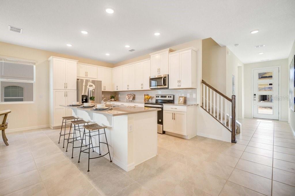 1858 TROPICAL PALMS CIRCLE