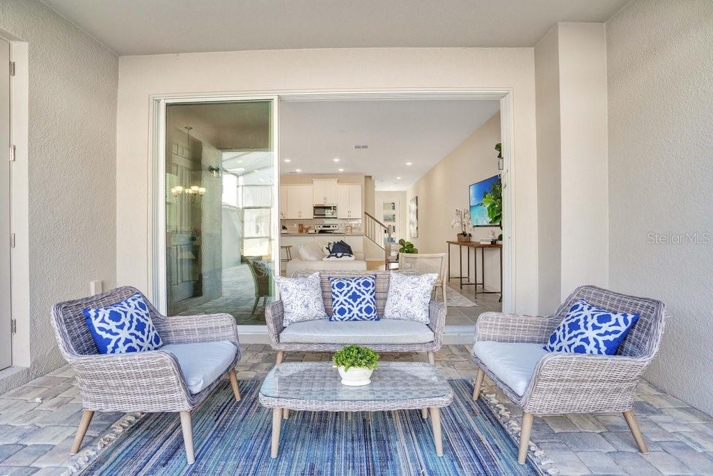 1858 TROPICAL PALMS CIRCLE