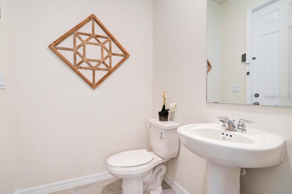 1858 TROPICAL PALMS CIRCLE