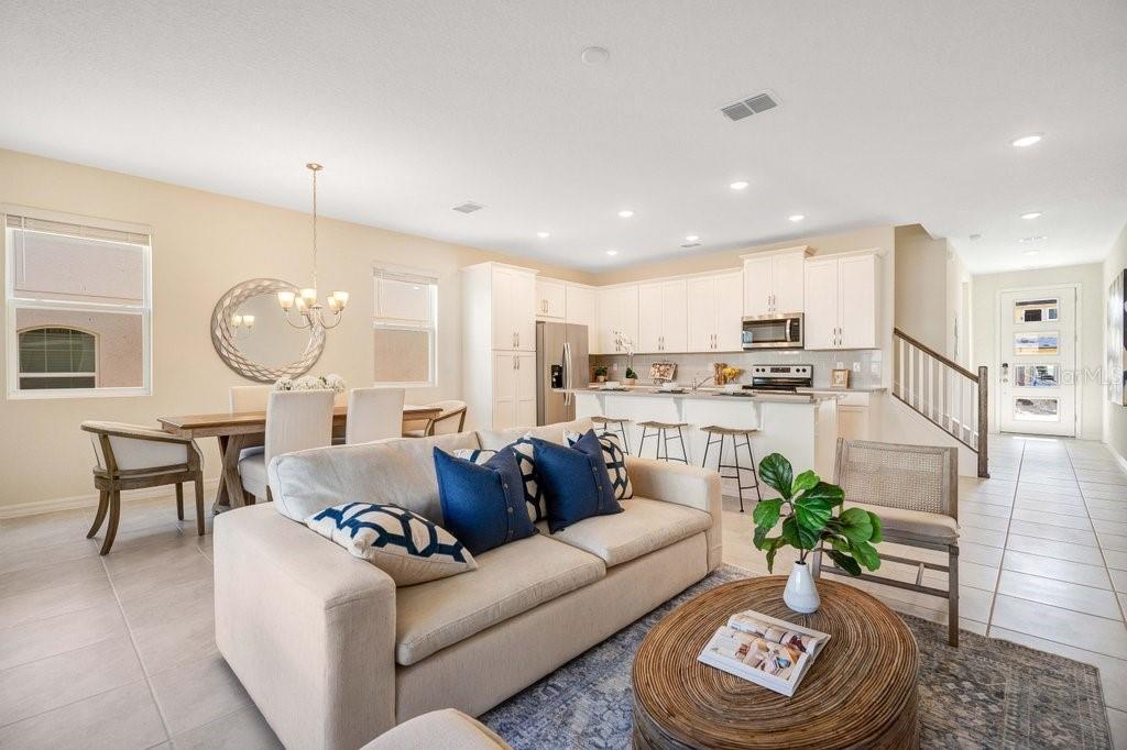 1858 TROPICAL PALMS CIRCLE