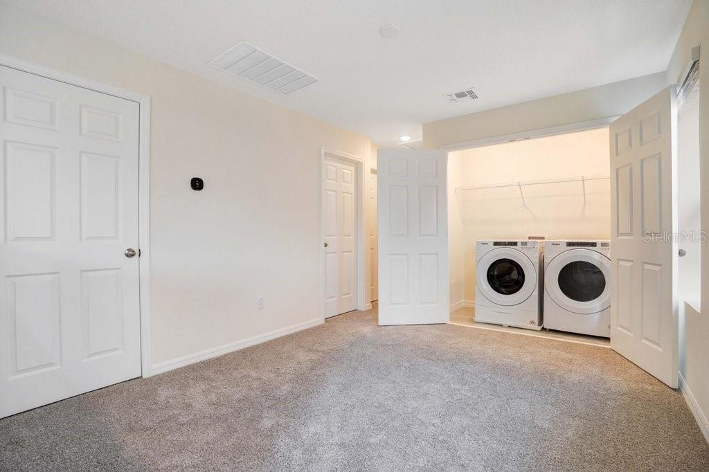 1858 TROPICAL PALMS CIRCLE