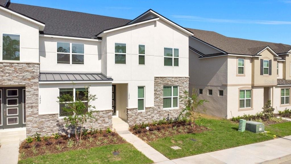 1858 TROPICAL PALMS CIRCLE