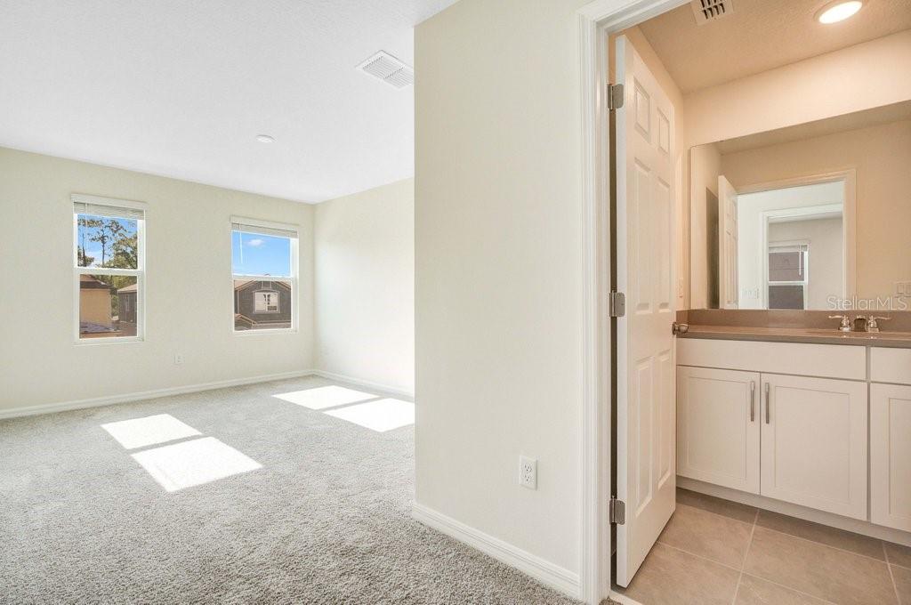 1858 TROPICAL PALMS CIRCLE