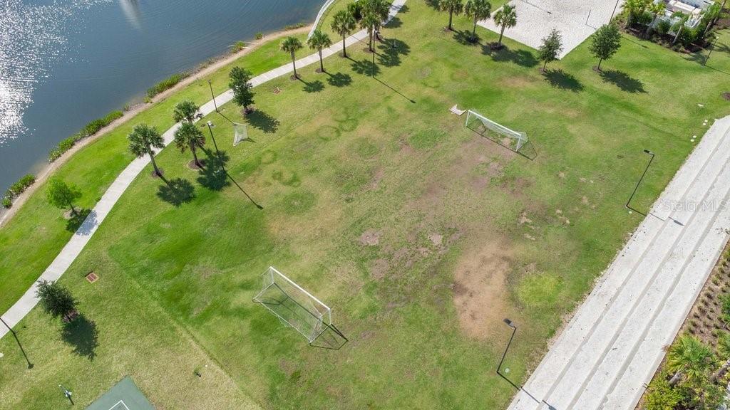 1858 TROPICAL PALMS CIRCLE