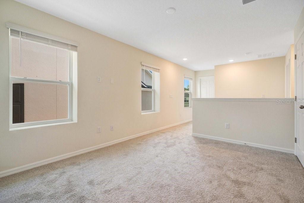 1858 TROPICAL PALMS CIRCLE