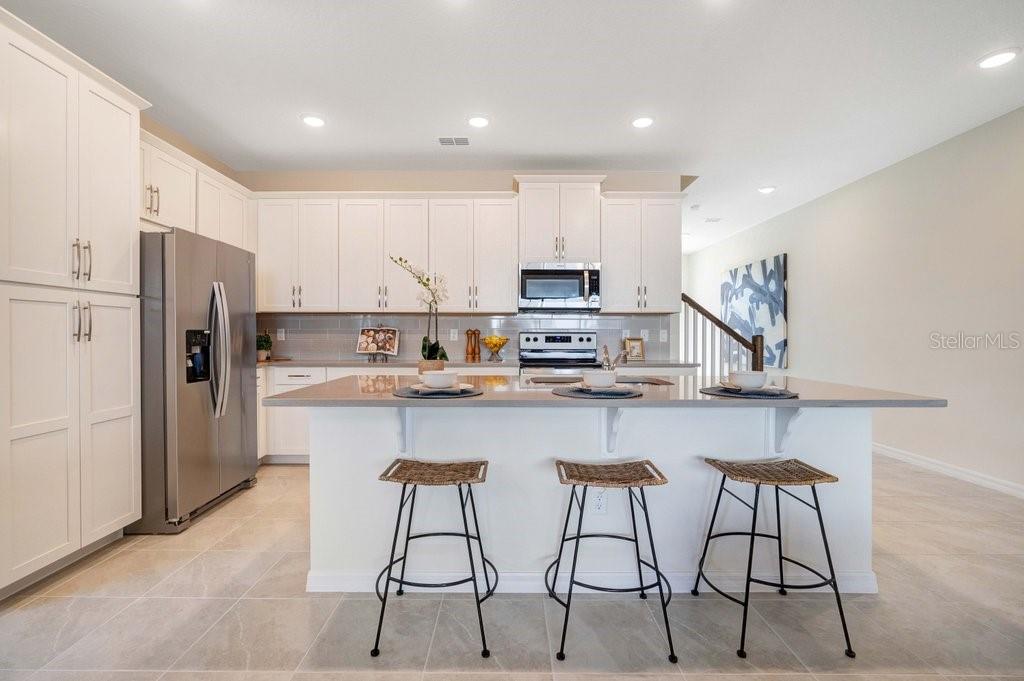 1858 TROPICAL PALMS CIRCLE