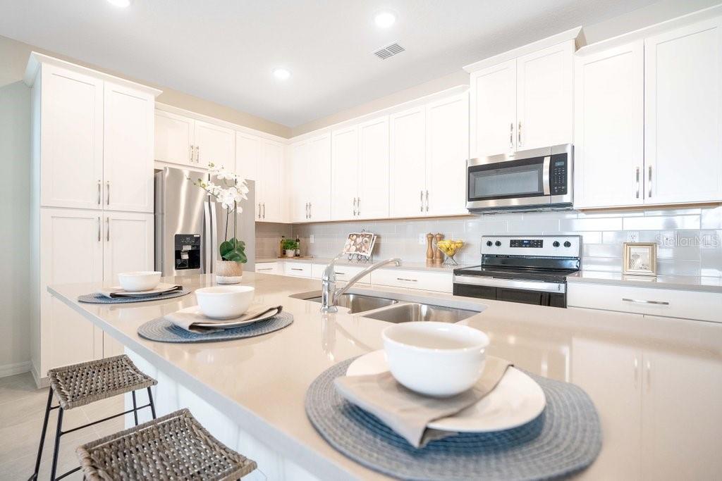 1858 TROPICAL PALMS CIRCLE