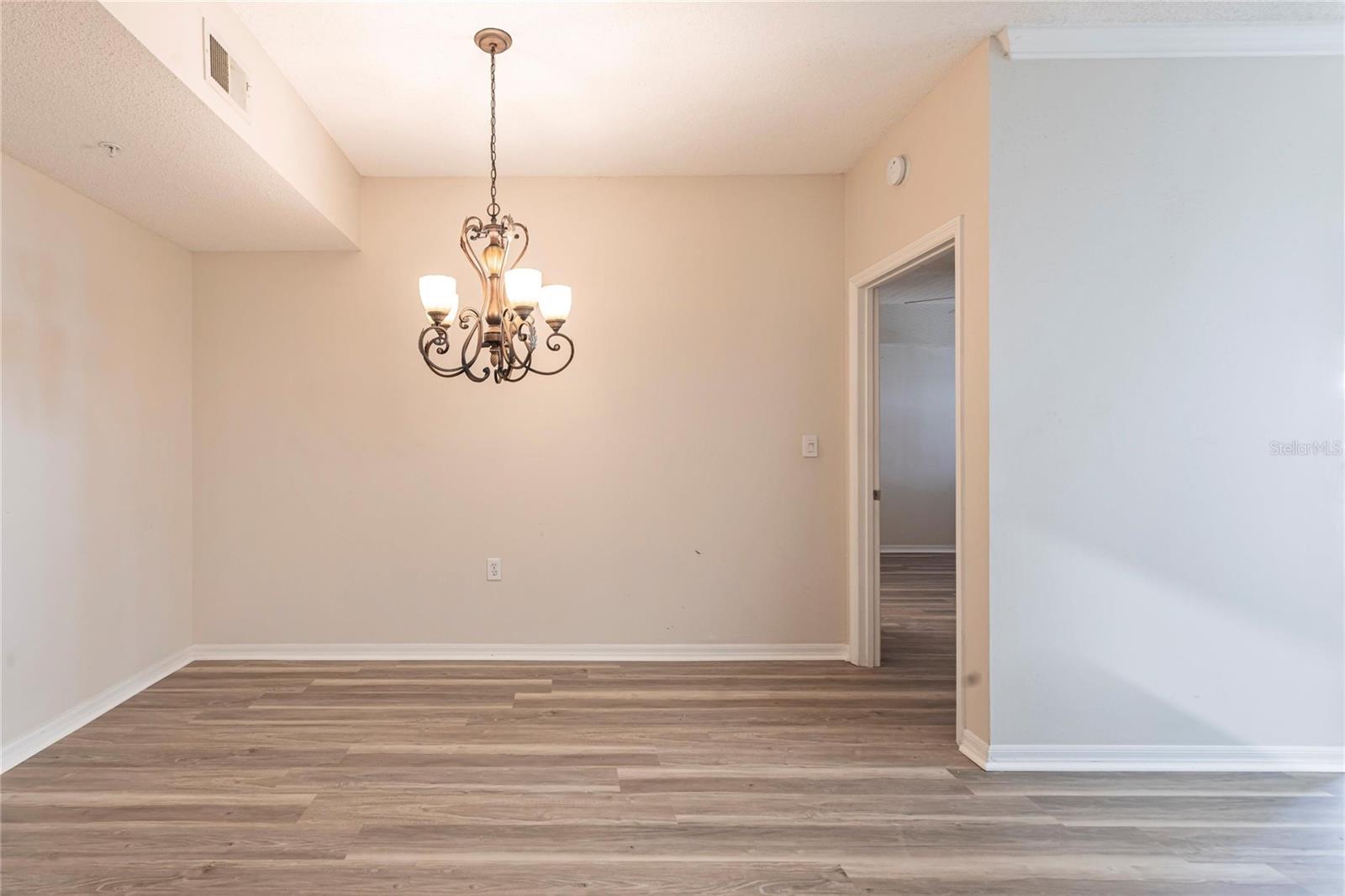 5600 BENTGRASS DR #8-302