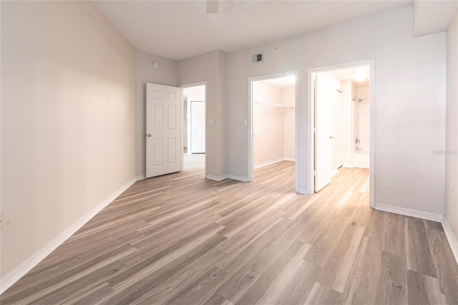 5600 BENTGRASS DR #8-302