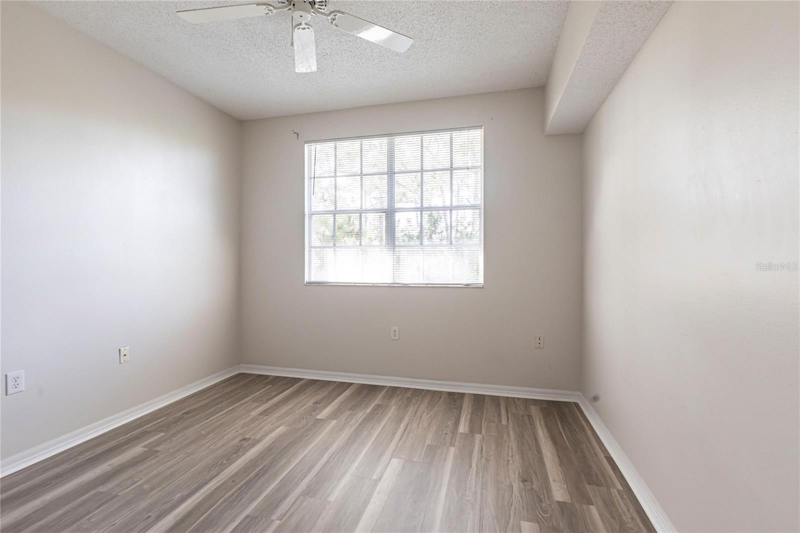 5600 BENTGRASS DR #8-302