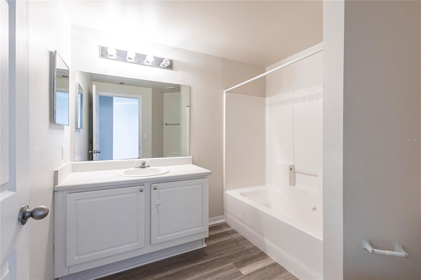 5600 BENTGRASS DR #8-302