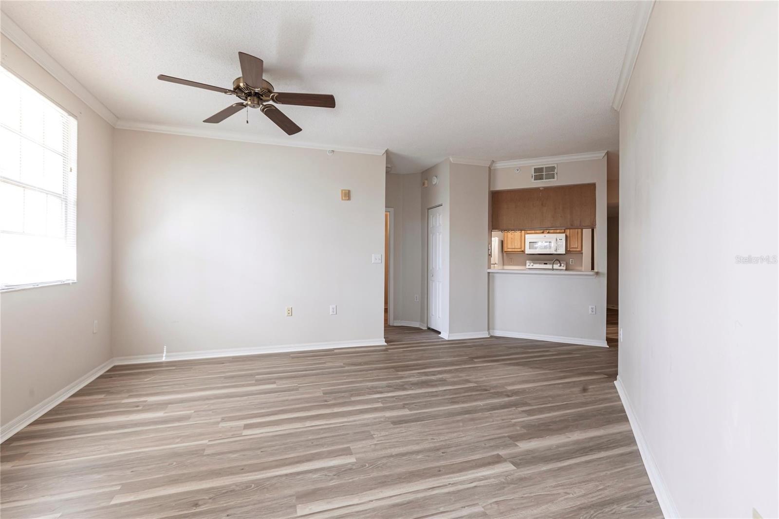 5600 BENTGRASS DR #8-302