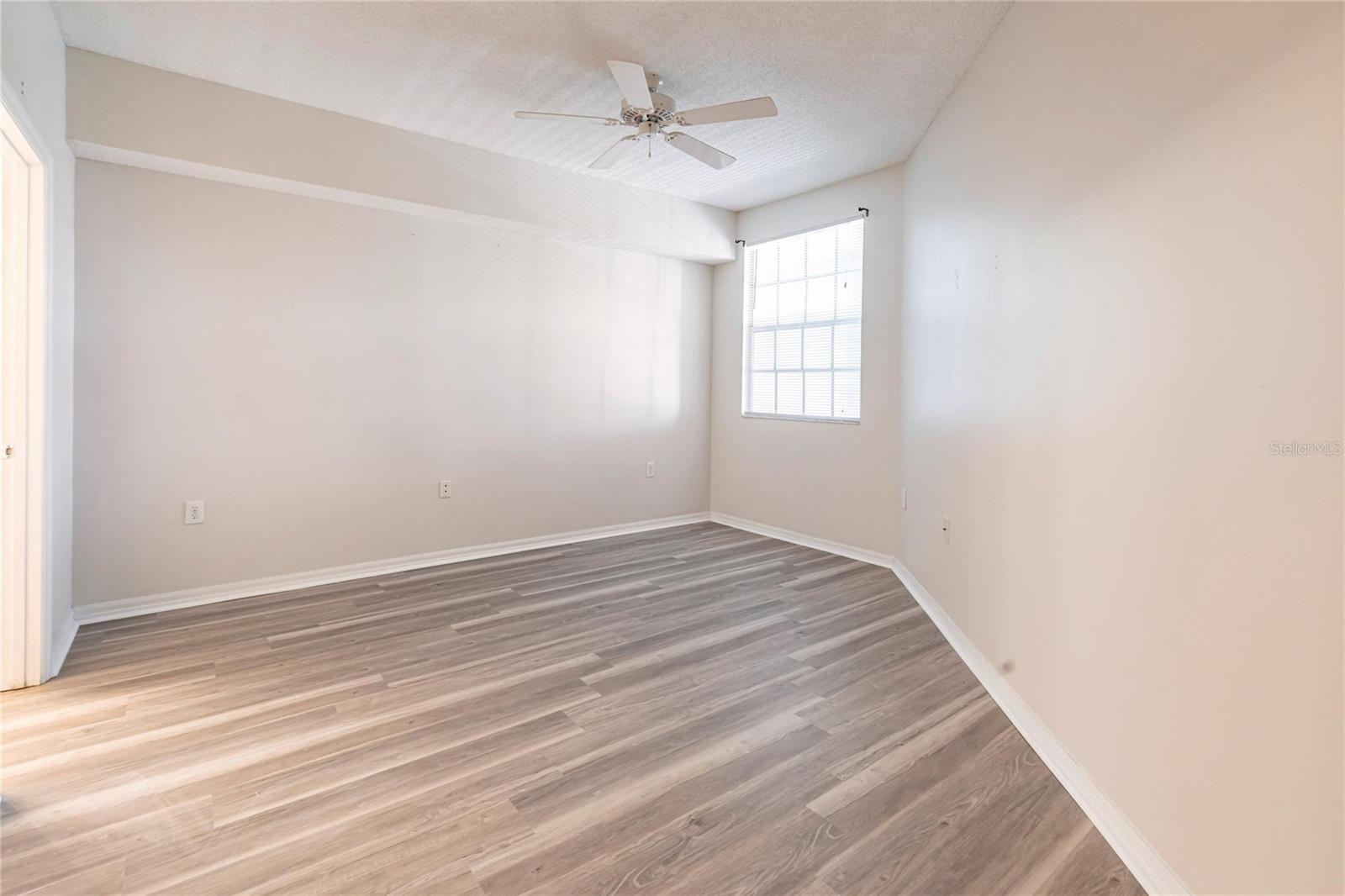 5600 BENTGRASS DR #8-302