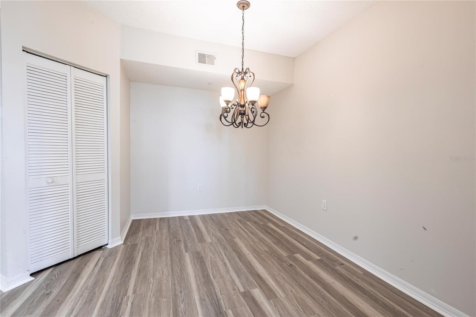 5600 BENTGRASS DR #8-302