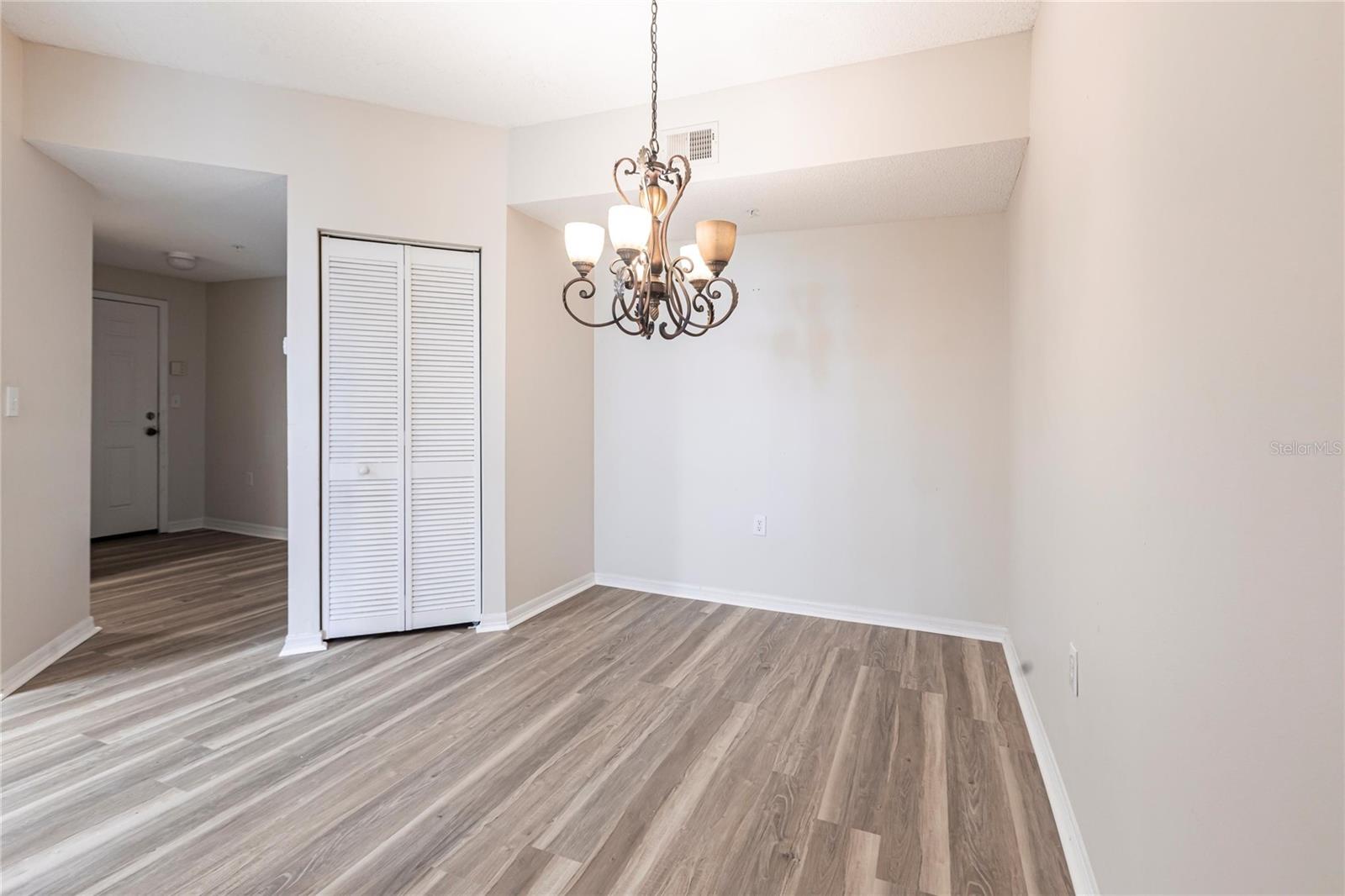 5600 BENTGRASS DR #8-302