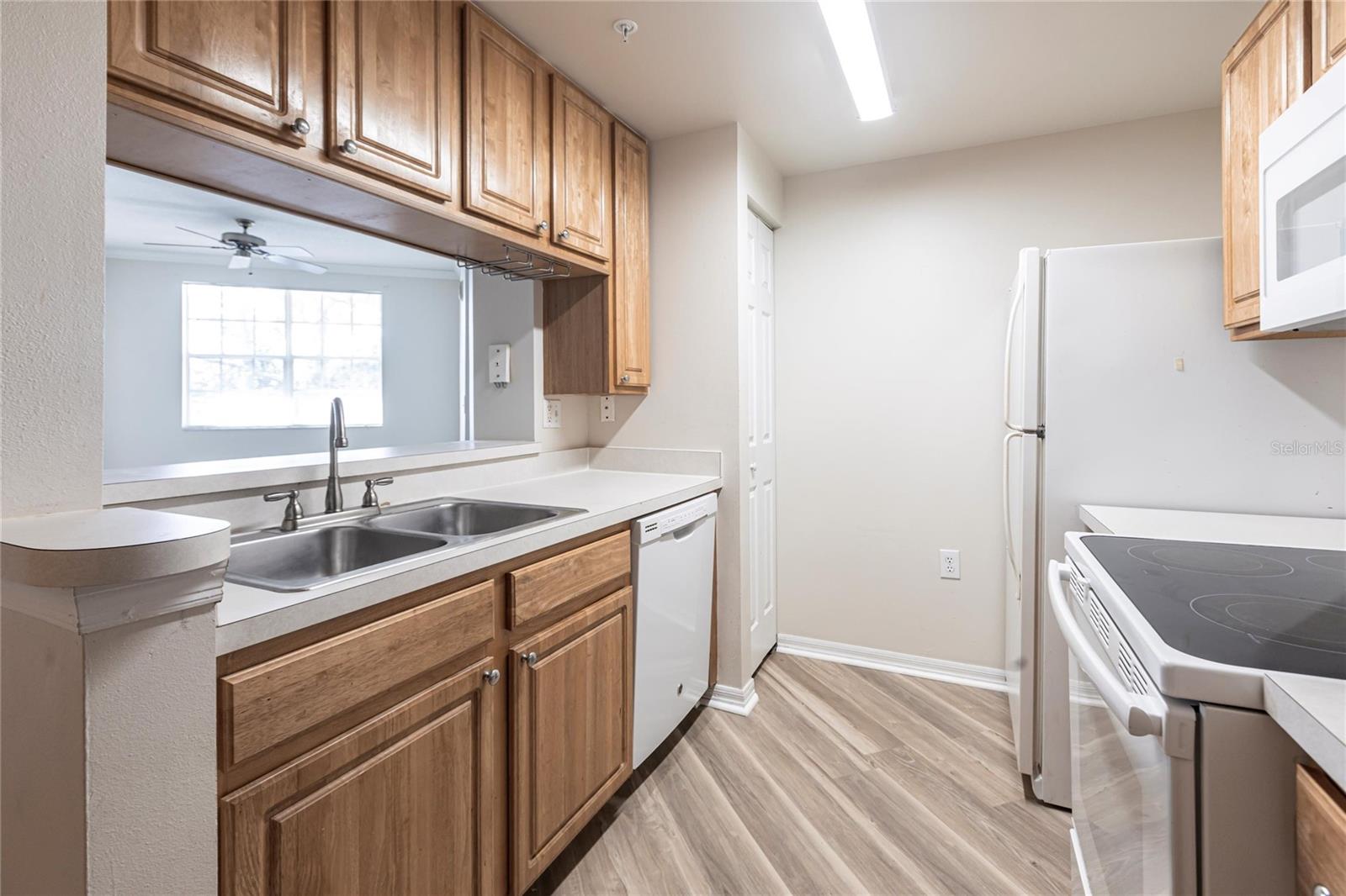 5600 BENTGRASS DR #8-302