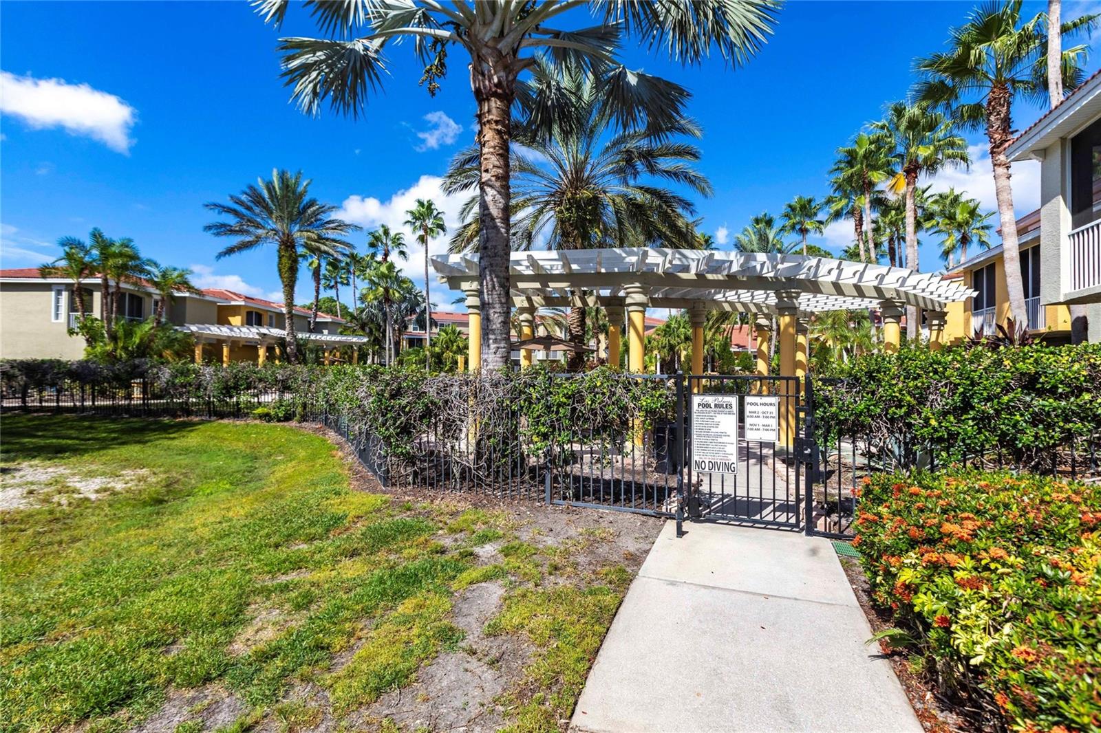 5600 BENTGRASS DR #8-302