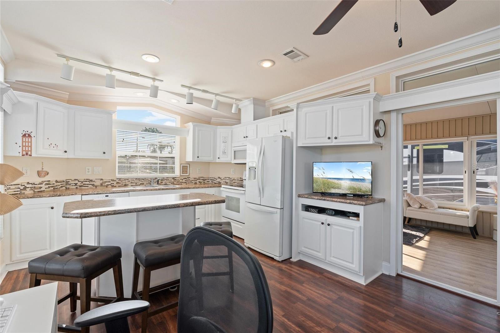 2411 CITRUS TREE RD