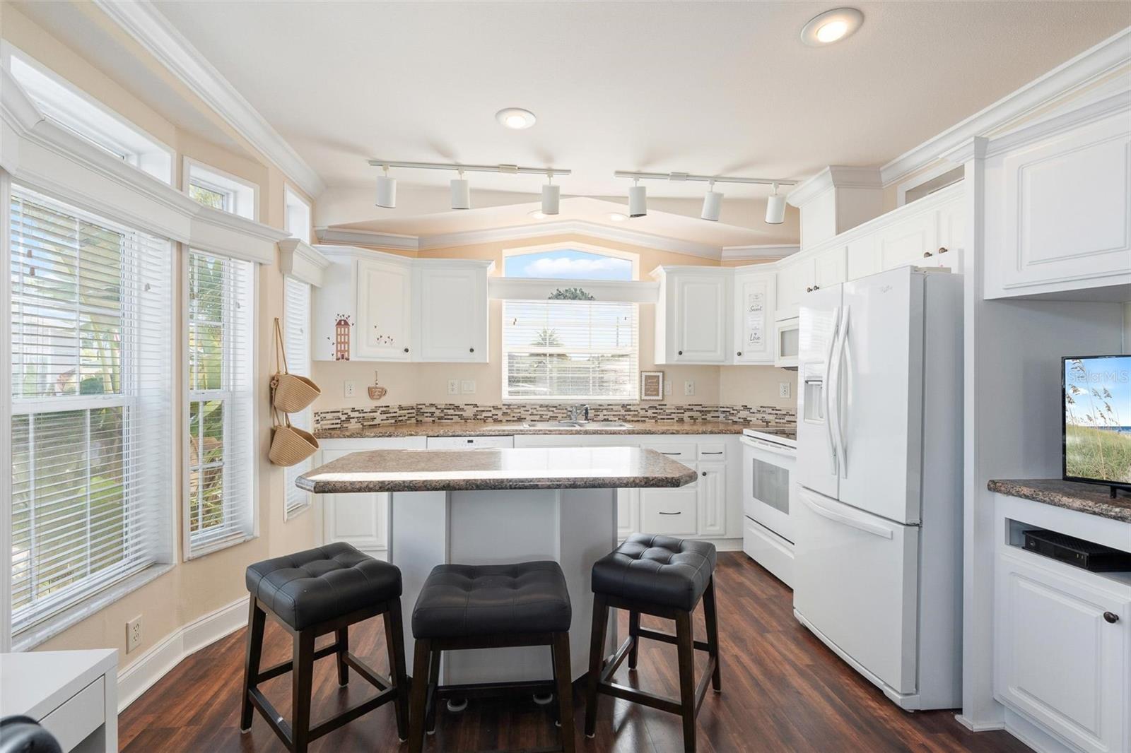 2411 CITRUS TREE RD