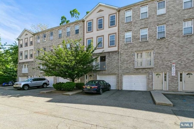 15 Zabriskie Street 1504