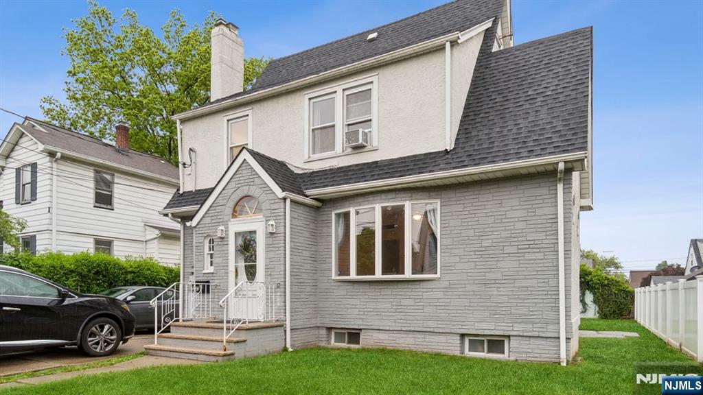 233 Lasalle