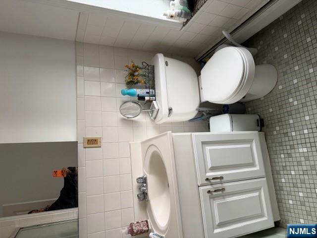 965 Boulevard East 2-1