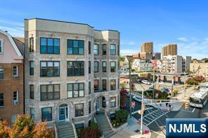 965 Boulevard East 2-1
