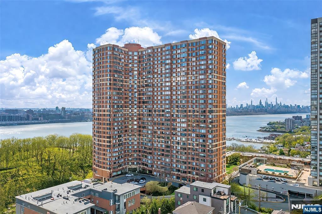 100 Old Palisade Road 2201