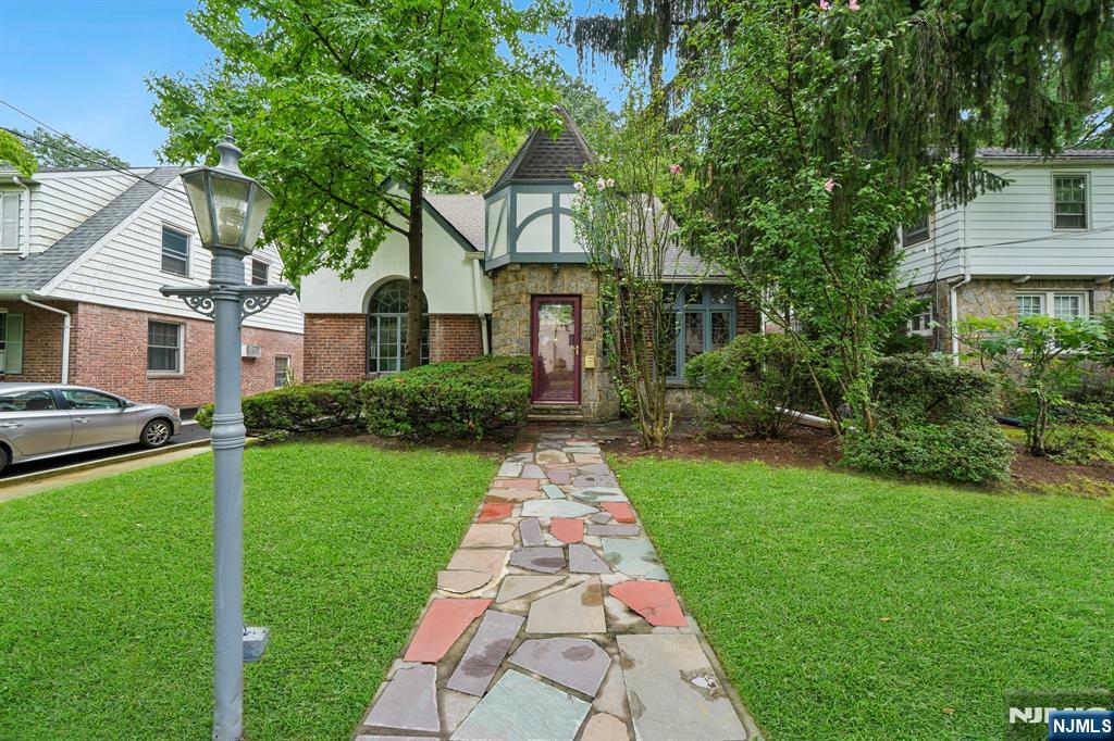1094 Belle Avenue