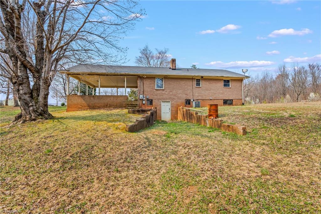 210 Howard Lane